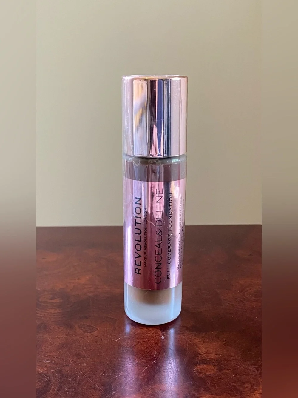 Revolution Conceal & Define Foundation - Shade F17